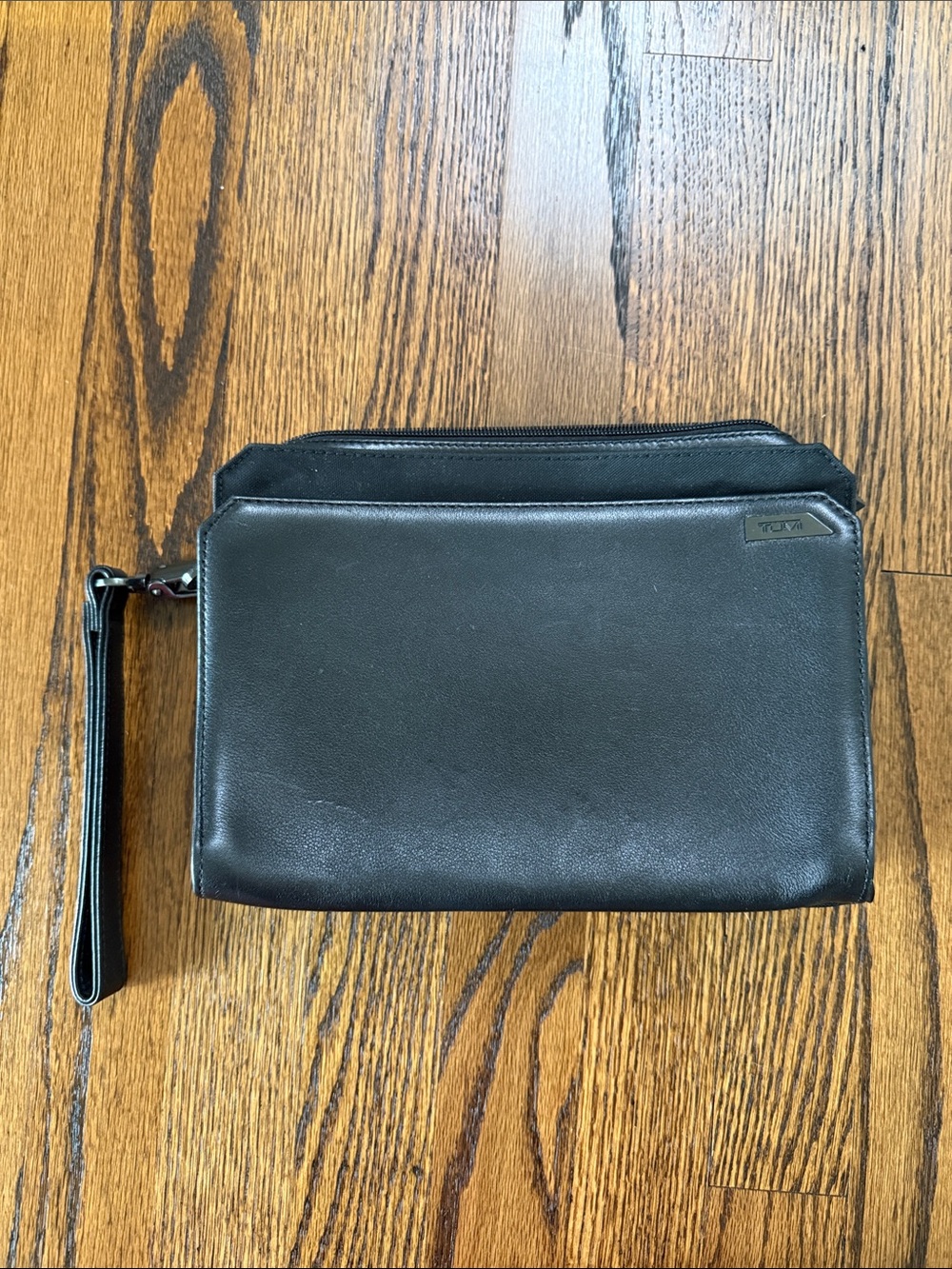 Tumi Unisex Black Leather Toiletry Wristlet Pouch